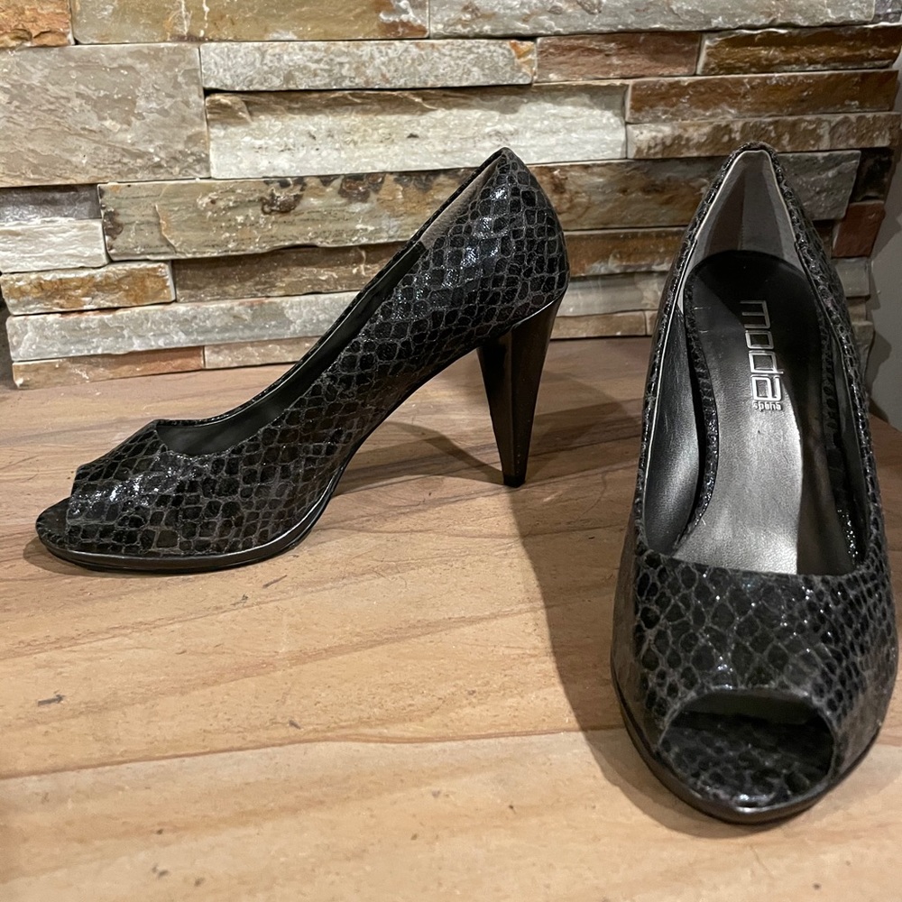 Gray snake skin high heel